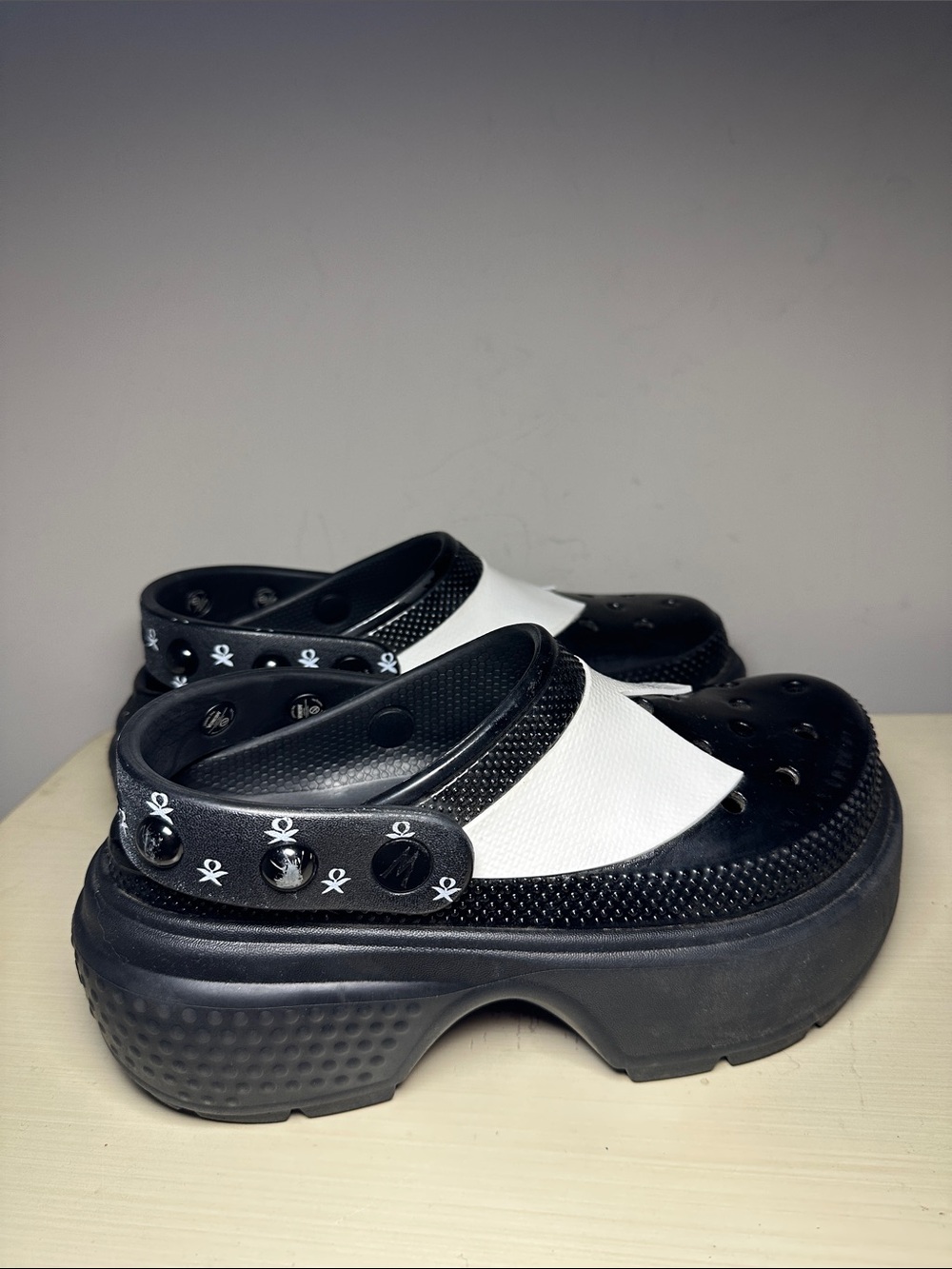 Crocs Wednesday Addams stomp platform gothic Black and White Slip-On Clogs - Picture 3 of 8